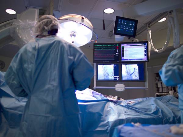Surgeons work in an operating room