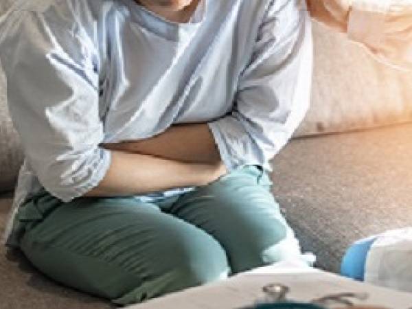 Women indicating that she has pelvic/stomach pain 